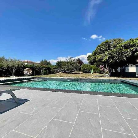 Logements Chaleureux Dans Maison Avec Piscine A 35 Min De Lyon Alix エクステリア 写真