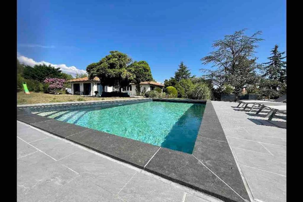 Logements Chaleureux Dans Maison Avec Piscine A 35 Min De Lyon Alix エクステリア 写真