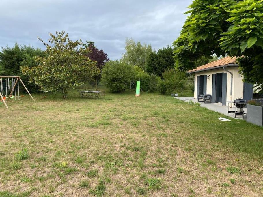 Logements Chaleureux Dans Maison Avec Piscine A 35 Min De Lyon Alix エクステリア 写真