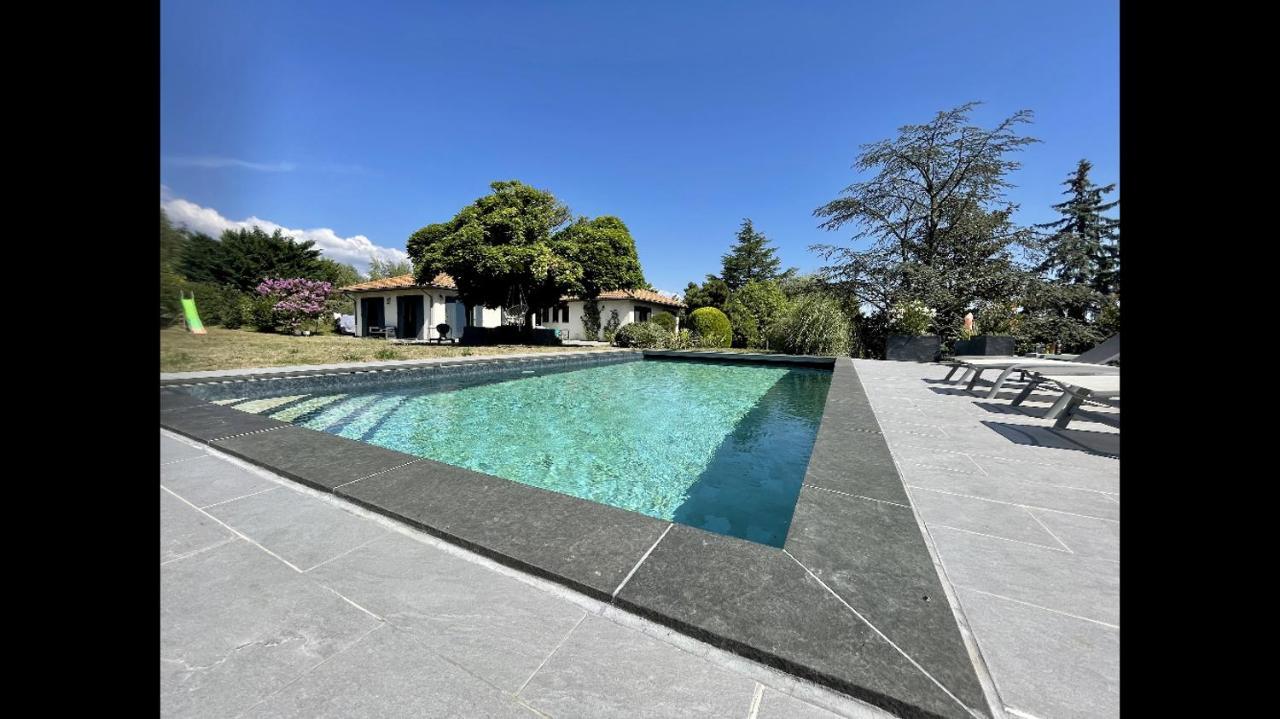 Logements Chaleureux Dans Maison Avec Piscine A 35 Min De Lyon Alix エクステリア 写真